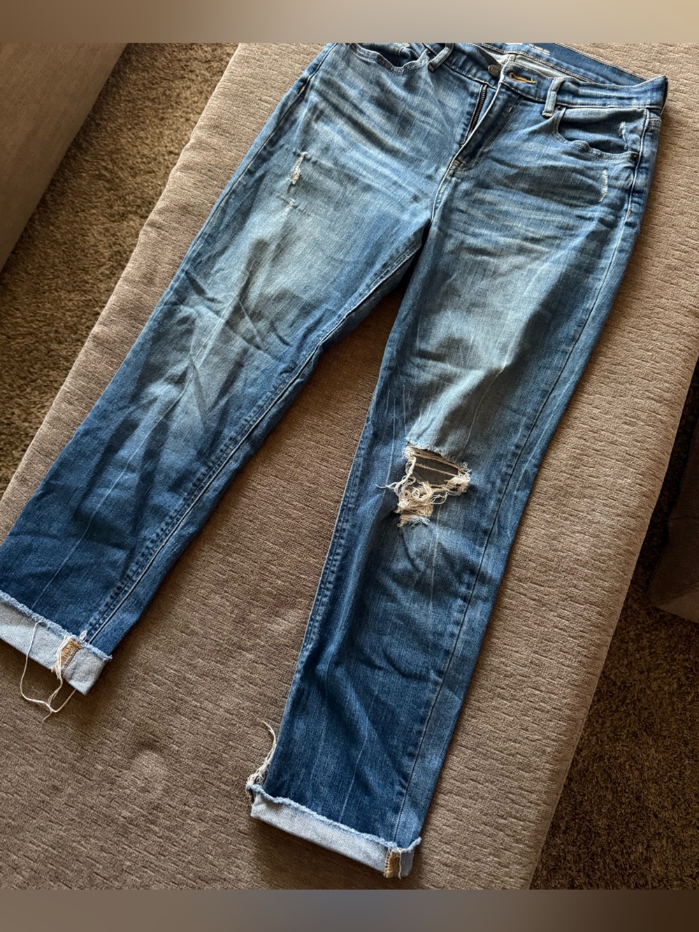 Old Navy Distressed Cropped Skinny Jeans in Medium Blue Wash